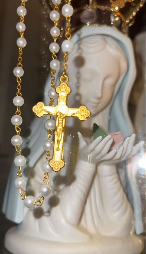 Christian Statues Aesthetic, Hello Kitty God Wallpaper, Orthodox Christian Wallpaper, Rosary Wallpaper, Catholic Core Aesthetic, Virgin Mary Wallpaper, Religion Aesthetic, Mary Wallpaper, Religious Aesthetic