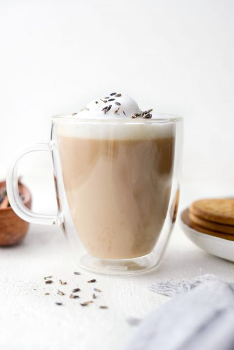 London Fog Tea Latte - Simply Scratch London Fog Recipe, London Fog Tea Latte, London Fog Tea, Tea Latte Recipe, Coffee Milkshake, Culinary Lavender, Scratch Recipes, Beverage Recipes, Doughnut Cake