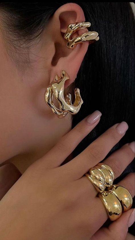 Big Hoop Earrings Aesthetic, Gold Jewelry Black Women, Jewelry Black Women, Afro Jewelry, Dope Jewelry Accessories, Gold Earrings For Men, Earrings Outfit, Gold Jewelry Simple Necklace, Luxe Jewelry