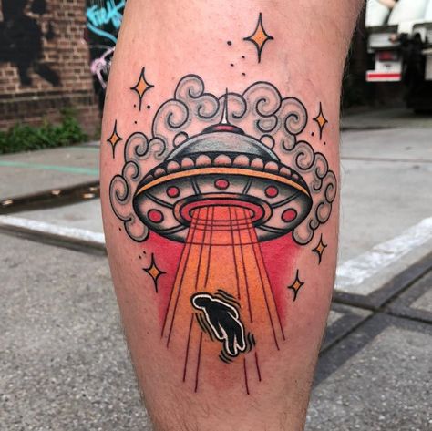 Spaceship Outline, Spaceship Tattoo, Traditional Tattoo Outline, Rocket Tattoo, Ufo Tattoo, Astronaut Tattoo, Traditional Tattoo Inspiration, Outline Tattoo, 100 Tattoo