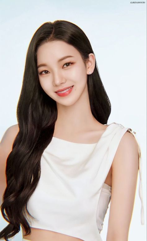 Do you want to know which member of Aespa is more beautiful according to Korean Beauty Standards? then this list will help you to know the visual ranking of Aespa. Korean Beauty Standards, Complicated Love, Karina Aespa, Beauty Standards, Korean Celebrities, Korean Beauty, Ulzzang Girl, Korean Girl, Beauty Women