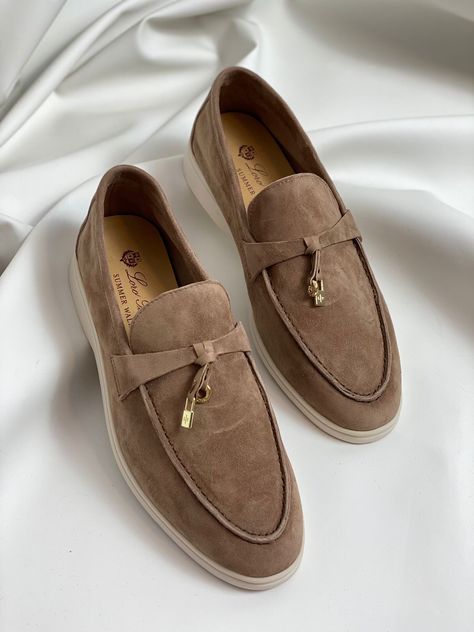 Piano Woman, Loro Piana Shoes, Woman Loafers, Pop Clothing, Indie Jewelry, Fancy Shoes, Elegant Shoes, Loro Piana, Couple Aesthetic