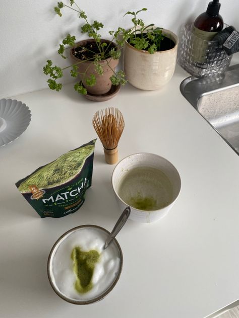 Cassie Core, Food Aestethic, Matcha Morning, Year Reset, Wellness Rituals, Matcha Girl, Green Tea Scrub, Green Drink, Green Matcha