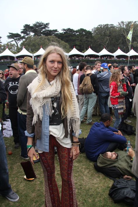 Outside Lands festival fashion Winter Music Festival Outfit Cold, Cold Weather Rave Outfits, Warm Festival Outfit, Festival Outfit Cold Weather, Cold Festival Outfit, Outside Lands Festival, Winter Festival Outfit, Cochella Outfits, Winter Music