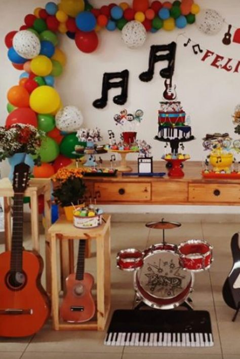 Tips, ideas y tendencias Music Birthday Party Theme, Festa Rock Roll, Music Party Decorations, Beatles Party, Music Birthday Party, Music Theme Birthday, Boys 1st Birthday Cake, Music Themed Parties, Rock Star Party