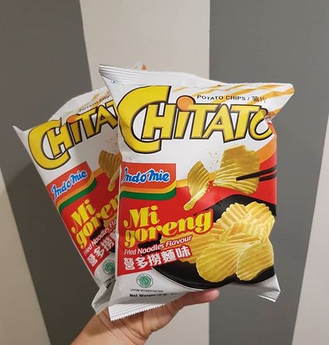 Chitato Indomie Migoreng Fried Noodle flavour potato chips. (asian market) Chitato Chips, Thai Snacks, Asian Market, Wedding Illustration, Snack Cake, Potato Chips, Tortilla Chips, Frosted Flakes Cereal Box, Food Truck