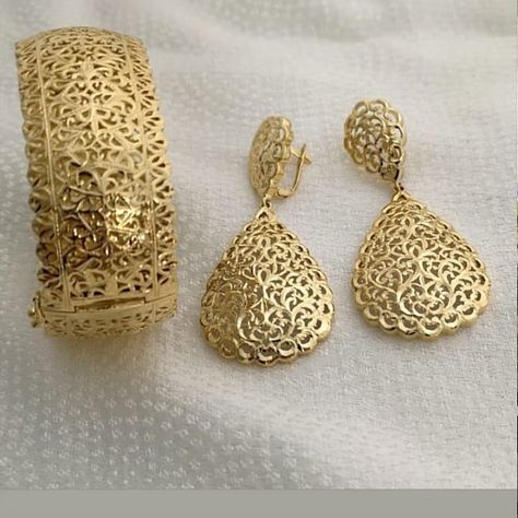 Beautiful Gold Rings, Unique Gold Jewelry Designs, Simple Gold Earrings, Delicate Gold Jewelry, Moroccan Jewelry, Diamond Earrings Design, Fancy Jewellery Designs, Diy Jewelry Unique, Gold Necklace Indian Bridal Jewelry