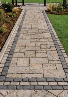 Walkways To Front Door, Design Per Patio, Backyard Walkway, Walkway Landscaping, Patio Pavers Design, Walkway Design, Brick Walkway, Pathway Landscaping, Paver Walkway