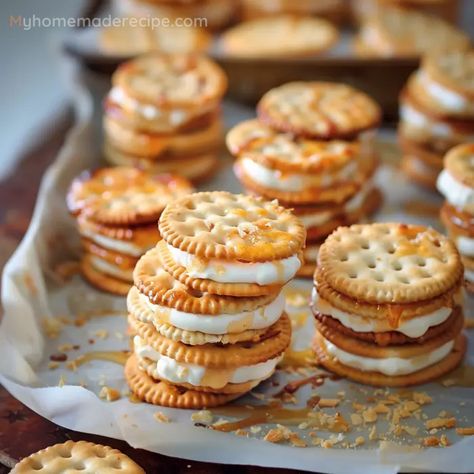 Quick and Tasty Ritz Cracker Party Sandwiches - My Home Made Recipe Ritz Snacks, Ritz Cracker Party Sandwiches, Cheese Wafers Recipe, Candy Crackers, Party Sandwiches Recipes, Inexpensive Appetizers, Bacon Candy, Crackers Appetizers, Xmas Goodies