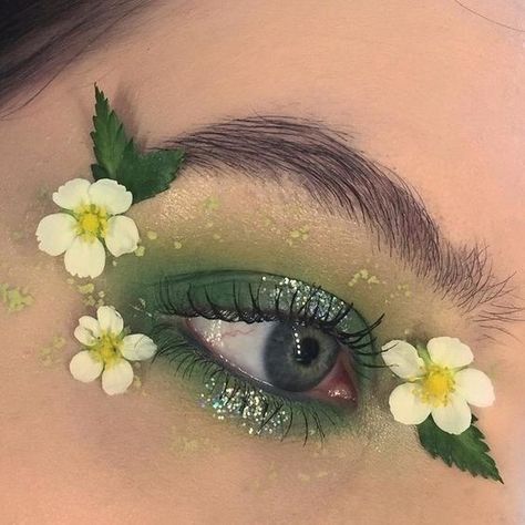 Makeup Ide, Green Eye Makeup, Magical Makeup, Green Makeup, Green Eye, Fairy Makeup, Creative Eye Makeup, Stage Makeup, Creative Makeup Looks