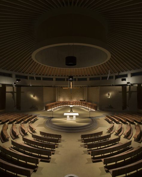 Round Auditorium, Arch Student, Heatherwick Studio, Public Library Design, Right Place Right Time, Church Design Architecture, Architecture House Design, Church Building Design, Auditorium Design