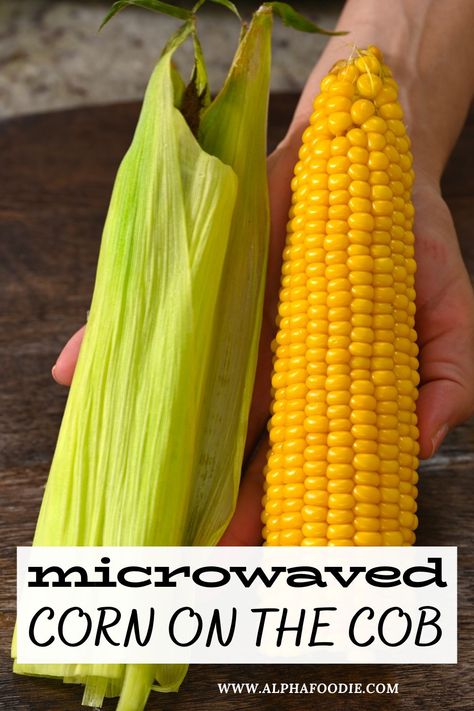 If you need delicious corn on the cob in a hurry, the microwave is the easiest way to get freshly cooked corn that keeps its taste and texture. So here is my quick and easy method for microwave corn on the cob. Sweet Corn In Microwave, Cooking Corn On Cob, Cooking Frozen Corn, Cook Corn In Microwave, Microwave Chicken Recipes, Frozen Corn On The Cob, Microwave Corn On The Cob, Cooking Sweet Corn, Microwave Corn