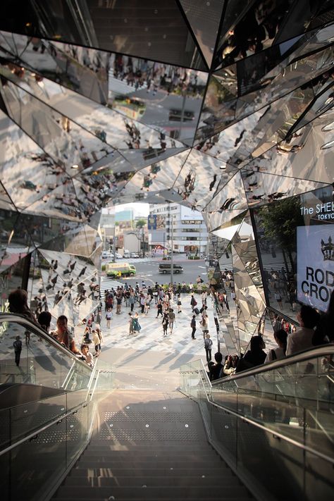 Tokyu Plaza Harajuku Shopping, Modern Japanese Architecture, Japanese Architecture, Visit Japan, City Center, Modern Architecture, Kyoto, Monument, Places To Go