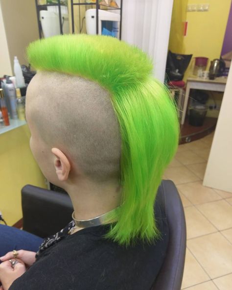 Mullet Hawk, Haircuts Woman, Mullet Mohawk, Green Mohawk, Badass Haircut, Side Quiff, Half Shaved Head, Female Mohawk, Pompadour Hairstyle