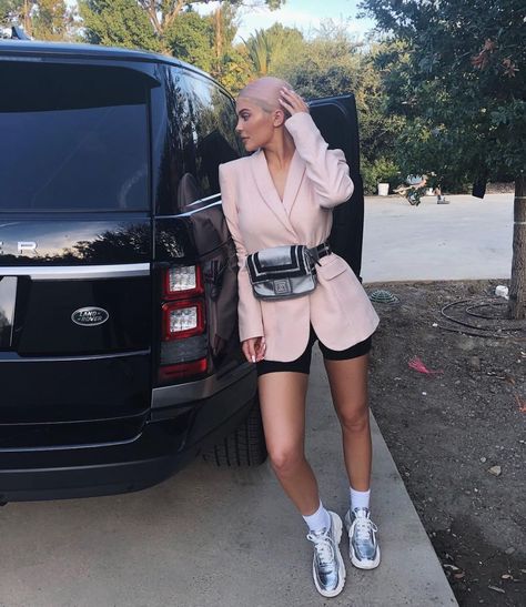 Moda Kylie Jenner, Blazer E Short, Teen Vogue Fashion, Bike Shorts Outfit, Stile Kendall Jenner, Look Kylie Jenner, Estilo Kardashian, Looks Kylie Jenner, Estilo Kylie Jenner