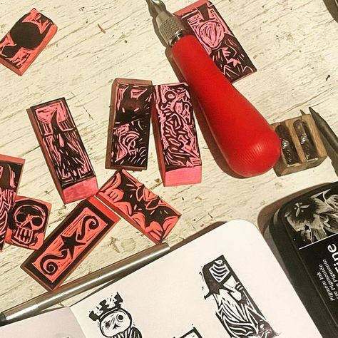 PleasantlyDreadful on Instagram: "I’ve joined the movement. See the full post on my patreon. #pinkeraserart #pinkeraserproject #pinkeraser #pinkeraserstamp #pleasantlydreadful #devilsanddeadthings" Lino Print Aesthetic, Eraser Printmaking, Eraser Linocut, Eraser Stamp Ideas, Stamp Carving Ideas, Linocut Stamps, Lino Carving, Eraser Art, Rubber Stamps Diy