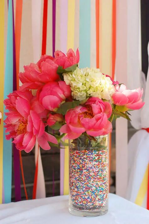 How to Make Sprinkle Lined Vases | Tikkido.com Flower Bar Ideas, Sprinkle Baby Shower Girl, Sprinkles Party, Cupcake Invitations, Sprinkles Birthday Party, Filled Vases, Tangled Party, Sprinkle Party, Tinkerbell Party