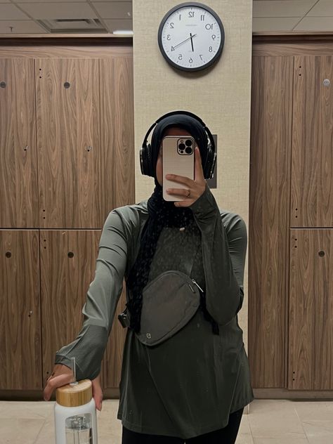 #gym #gymfit #modest #hijabi Gym Outfits Aesthetic Modest, Hijab Gym Aesthetic, Hijabi Workout Aesthetic, Hijabi Athletic Wear, Modest Hijabi Gym Outfit, Hijabi Gym Fits, Modest Gym Outfits Aesthetic, Hijabi Vision Board, Hijabi Sports Wear