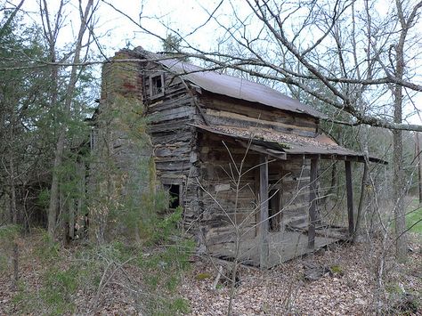 old log cabins | Old Log Cabin | Flickr - Photo Sharing! Old Log Cabin, Rustic Cabins, Old Cabins, Abandoned Homes, Small Log Cabin, Plant Outdoor, Old Abandoned Houses, Astuces Diy, Country Cabin