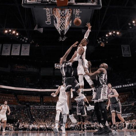 Basketball Team Aesthetic, Right Move Liz Tomforde, The Right Move Liz Tomforde, Team Aesthetic, Player Aesthetic, Basketball Books, Basketball Aesthetic, Basketball Ideas, Liz Tomforde