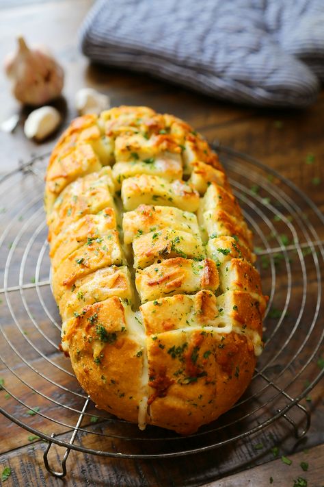 Cheesy Pull-Apart Garlic Bread - Gooey, golden and so addictive! Just 6 ingredients + 30 minutes to make. thecomfortofcooking.com Easy Garlic Bread Recipe, Pull Apart Garlic Bread, Cheesy Pull Apart Bread, Bread Garlic, Bread Pull Apart Recipes, Garlic Bread Recipe, Cheesy Garlic Bread, Cheesy Bread, Pull Apart Bread