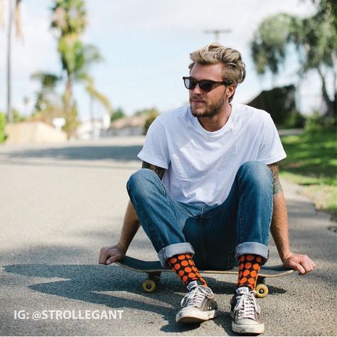 Love #california? That's where #strollegant socks are born and raised. Follow… Skate Style, Men Street, Male Poses, Well Dressed Men, Tomboy Fashion, Band Shirts, Cool Socks, Mens Street Style, Mens Socks