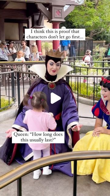 ❤️ParkTrends on Instagram: "👑💜 Proof that the Evil Queen does have a heart 🤣🤣
@madisondoesdisney catching a special moment here
.
#disneykids #disneycharacters #disneycast" Off With Their Heads Queen Of Hearts, Evil Queen Makeup Snow White, Evil Queen Disneybound, Snow White Evil Queen Costume, Evil Queen Costume Diy, Evil Queen Aesthetic, Evil Queen Cosplay, Evil Queen Makeup, Evil Queen Disney