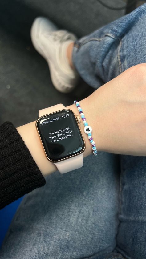 Apple Watch Story Instagram, Smart Watch Snapchat Story, Smartwatch Aesthetic, Lockscreen Iphone Quotes, Arrow Tattoos For Women, Fish Tank Design, Apple Watch Fashion, Camera Tattoo, Beautiful Wallpapers For Iphone