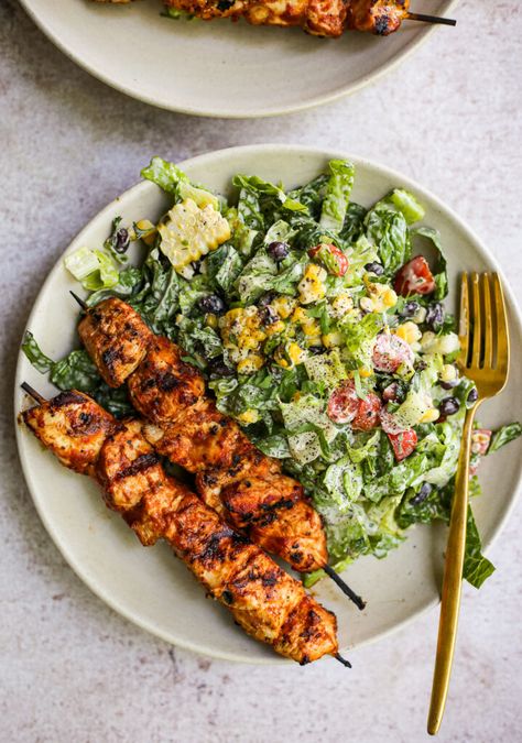 Chicken Skewers Dinner Ideas, Italian Chicken Sides Dishes, Chicken Kabob Salad, Women’s Event Outfit, High Class Dinner Recipes, Air Fryer Salad Recipes, Bbq Chicken Squers, Chicken Salad Dinner Ideas, Corn And Chicken Recipes