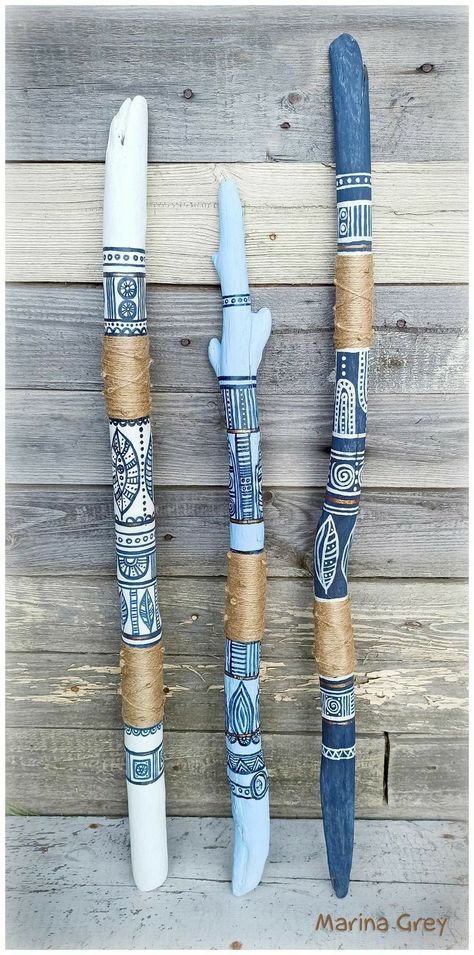 Spirit Sticks, Driftwood Art Diy, Painted Driftwood, Driftwood Projects, Deco Nature, Stick Art, Driftwood Decor, Driftwood Crafts, Small Bathroom Ideas