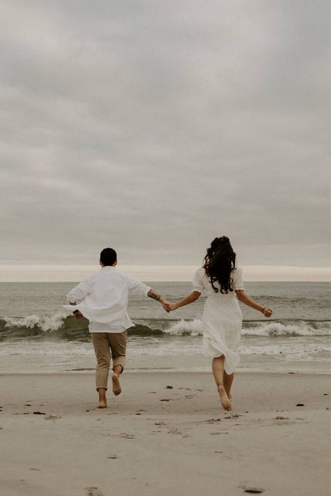 Prenup Photoshoot Beach, Engagement Outfits Beach, Prenup Beach Ideas, White Dress Beach Engagement Pictures, Fun Engagement Photoshoot Ideas, Engagement Ocean Photos, Pre Wedding Photoshoot Beach Unique, Beach Themed Engagement Photos, Couple Photoshoot In Beach