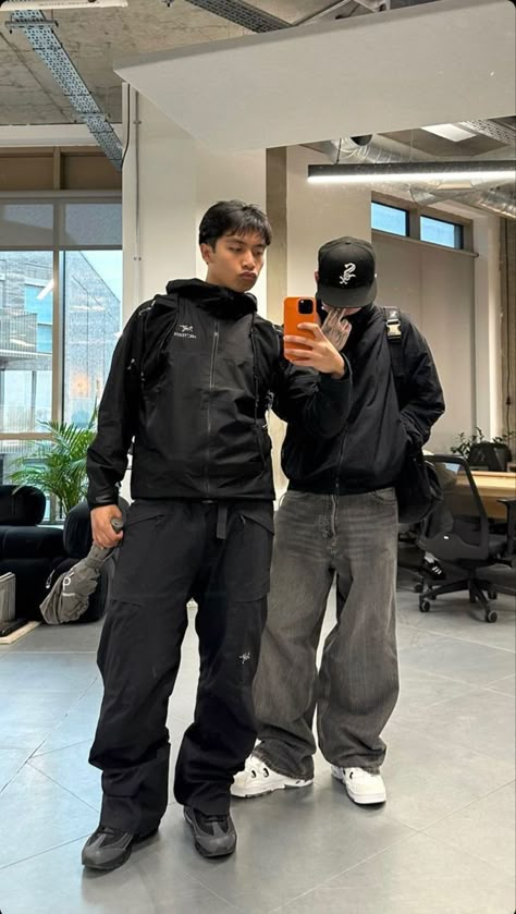 Fall 2023 Outfits Men, All Black Gorpcore, Black Arcteryx Outfit, Arcteryx Outfit Men, Gortex Style, Goretex Outfit, Airmax 95 Outfit, Outfit Full Black, Gorpcore Men