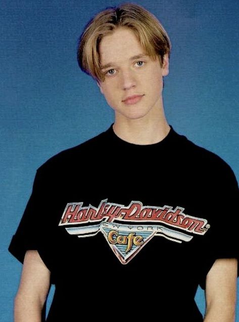 Devon Sawa 90s, Cute Guy Haircuts, Devon Sawa, Hair Stayl, Blonde Boys, Boxing Workout, Hottest Guy Ever, Hot Actors, Cute Celebrity Guys