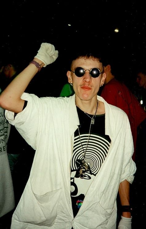 the eccentric and extravagant style of berlin techno - i-D 90s Rave Aesthetic, 90s Rave Fashion, Techno Rave Outfit, Berlin Rave, Acid House Rave, Techno Clothes, Rave Art, Berlin Techno, Mode Poses