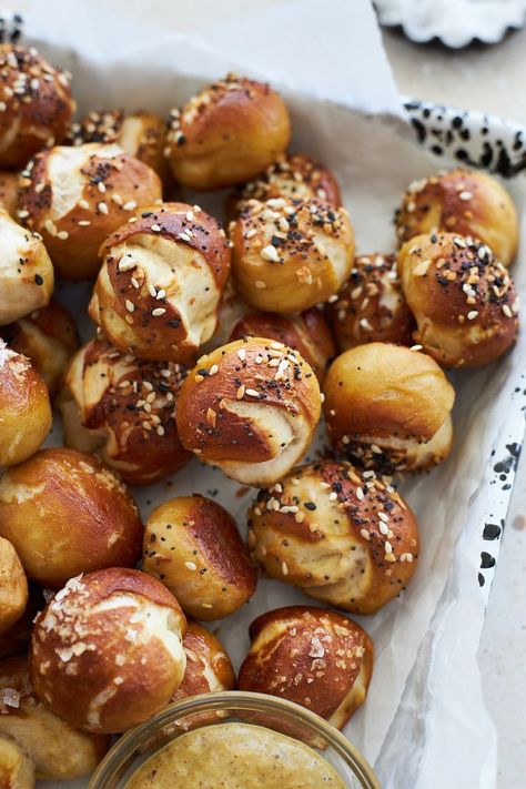 Sourdough Discard Pretzel Bites on a black and white tray. Discard Pretzel Bites, Sourdough Starter Discard Recipe, Homemade Sourdough Bread, Sourdough Starter Recipe, Sourdough Discard, Sourdough Baking, Soft Pretzels, Starters Recipes, Sourdough Recipes