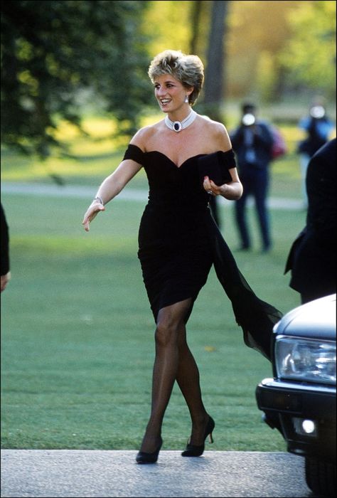 10 Times Princess Diana Was the Most Badass Member of the British Royal Family Princess Diana Dresses, Princess Diana Fashion, Style Royal, Princes Diana, Diana Fashion, Estilo Real, Lady Diana Spencer, Diana Spencer, Princesa Diana