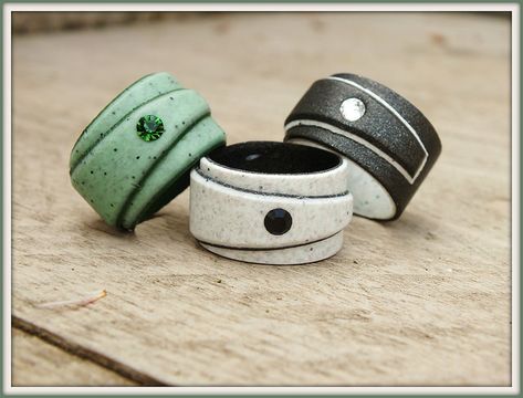 photo Fimo Ring, Polymer Clay Kunst, Clay Ring, Polymer Clay Ring, Fimo Polymer Clay, Ring Tutorial, Diy For Men, Polymer Crafts, Polymer Jewelry