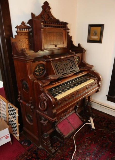 Repurposed Pump Organ, Victorian Piano, Antique Organ Repurpose, Organ Instrument Aesthetic, Antique Pump Organ, Pump Organ, Vintage Pumps, House Plan With Loft, Victorian Interiors