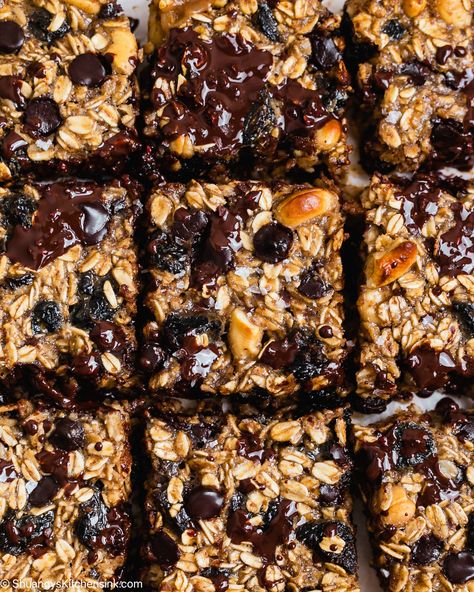 Healthy Cherry Recipes, Dark Chocolate Dried Cherry Oatmeal Cookies, Cherry Chocolate Recipes, Chocolate Baked Oats Vegan, Chocolate Cherry Chia Pudding, Chocolate Cherry Energy Bites, Dark Chocolate Cherry Granola Bars, Oat Bars Healthy, Cherry Oatmeal