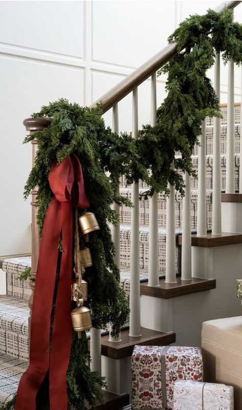 Banister Garland, Christmas Banister, Christmas Stairs Decorations, Christmas Stairs, Christmas Staircase, Christmas Interiors, Old World Christmas, Studio Mcgee, 3d Christmas