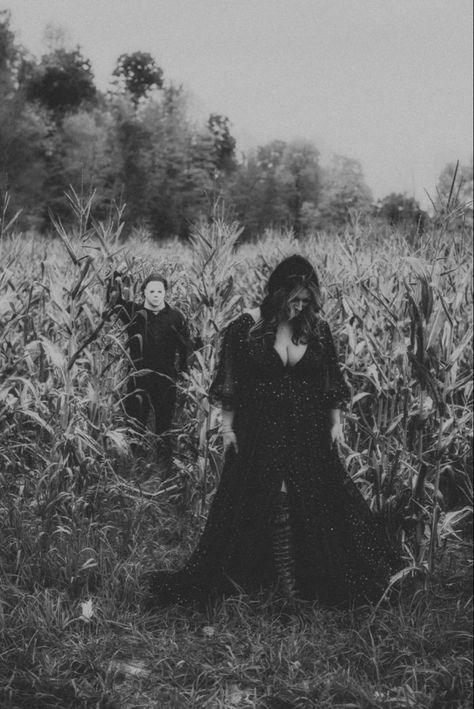 Horror Wedding, Themed Engagement Photos, Horror Photography, Horror Photos, Polaroid Pictures, Halloween Photoshoot, Fall Photoshoot, Prom Pictures, Halloween Photos