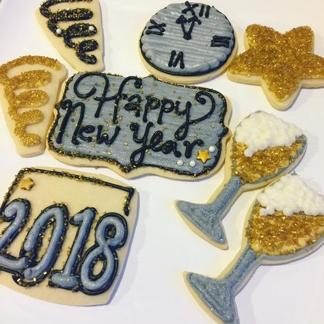 New Years Buttercream Cookies, Nye Cookies, Buttercream Frosting Cookies, Frosting Cookies, Buttercream Cookies, New Years Cookies, Happy New Year 2018, New Year 2018, Cookie Designs