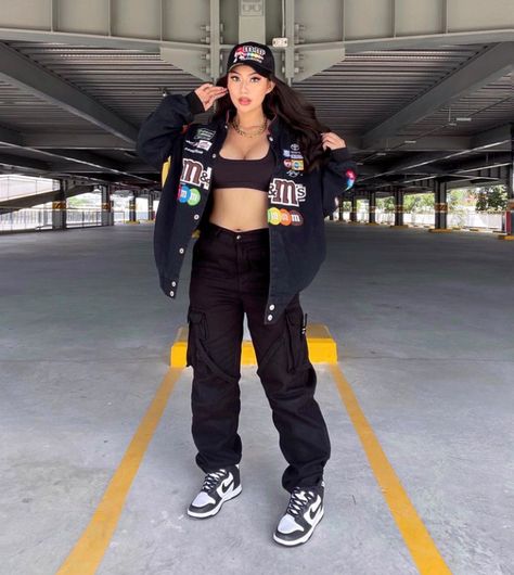 Baseball Style Outfits, Outfit Guys, Bad Bunny Concert Outfit, Trousers Women Outfit, Cute Sweatpants Outfit, Stylish School Bags, Looks Country, Bunny Outfit, Aesthetic Outfit Ideas