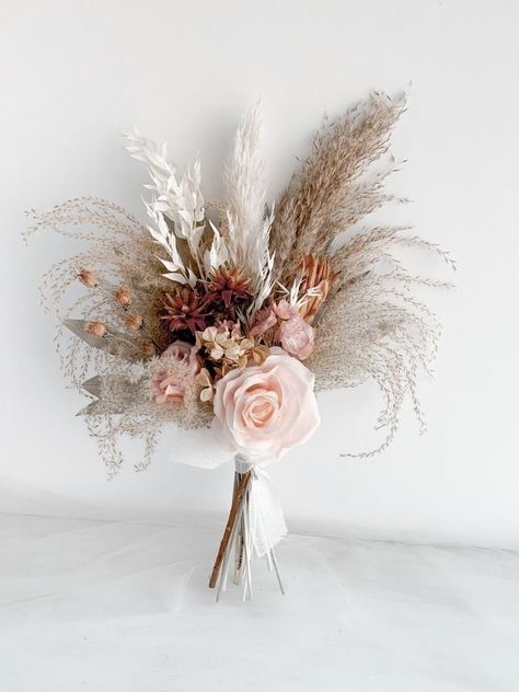 Wedding Bouquets With Pampas, Flower Esthetics, Palm Bouquet, Pink Flower Arrangements, Grass Flowers, Dried Flowers Bouquet, Bouquet Arrangement, Blush Bouquet, Flowers Dried