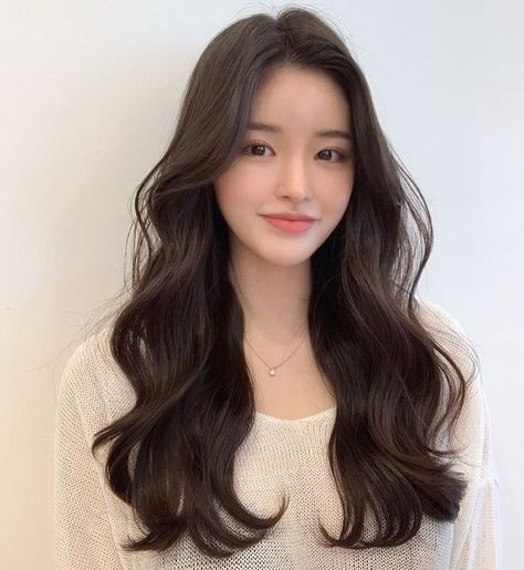 Korean Curly Hair Long, Asian Perm Women Medium Hair, Medium Length Hair Perm, Wavy Korean Hair, Korean Perm Medium Wavy Hair, Korean Curly Hair, Korean Long Hairstyle, Asian Hair Perm, Korean Wavy Hair