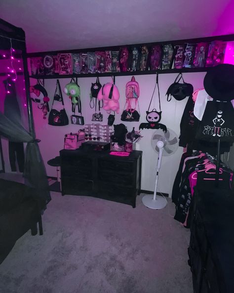 I’m completely fine with people using my rooms as inspo, just be sure to credit me! <3 Pastel Gothic Room, Pink Emo Room, Cute Goth Bedroom, Mcbling Room Ideas, Scenecore Bedroom, 2000s Emo Room, Scenecore Room, Scene Kid Bedroom, Kuromi Bedroom