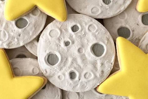 Star And Moon Cookies, Rocket Cookies, Moon Cupcakes, Space Cookies, Eclipse Party, Moon Cookies, Outer Space Party, Shower Desserts, Moon Party