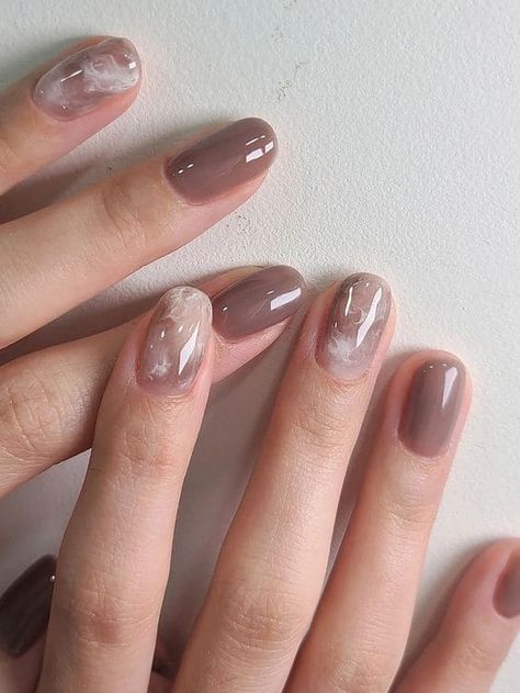 Nail Designs Korean Trends, Pretty Nails Colors, Short Nail Art Simple Elegant, Simple Art Nail Designs, Nail Art Designs Brown Color, Korean Neutral Nails, Nail Gel Color Ideas, Nail Art Simple Elegant Natural Brown, Korean Minimal Nails