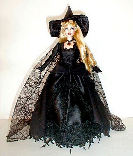 sara of salem witch barbie Barbie Witch Costume, Barbie Horror, Witchy Dollhouse, Witch Barbie, Zombie Barbie, Barbie Costumes, Spooky Dolls, Barbie Witch, Witch Outfits