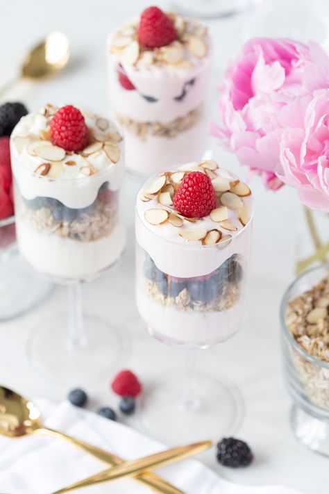 Granola Custard Parfaits! Cute for a baby shower! Vegan Parfait, Pineapple Cocktail Recipes, Apple French Toast Bake, Lemon Parfait, Brunch Party Recipes, Chilled Desserts, Mojito Recipe, Birthday Brunch, French Toast Bake